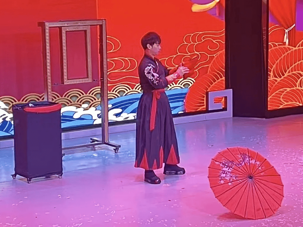 ”2025新春魔术杂技专场圆满举行瓦力游戏试玩“魔法青春 魅力九江(图3)