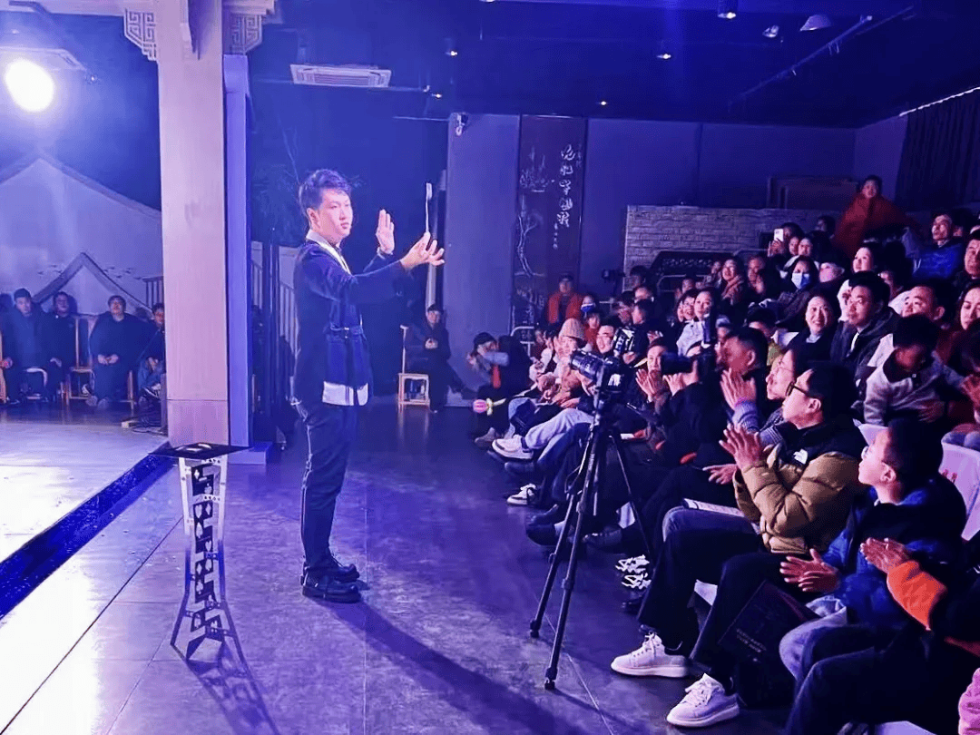 ”2025新春魔术杂技专场圆满举行瓦力游戏试玩“魔法青春 魅力九江(图5)