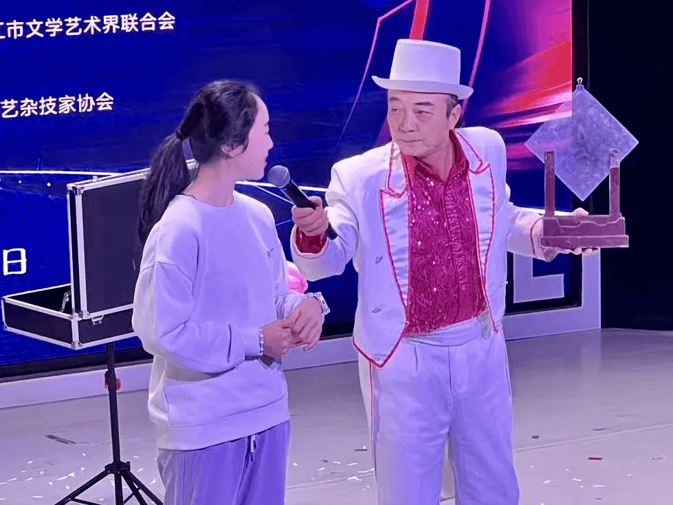 ”2025新春魔术杂技专场圆满举行瓦力游戏试玩“魔法青春 魅力九江(图8)