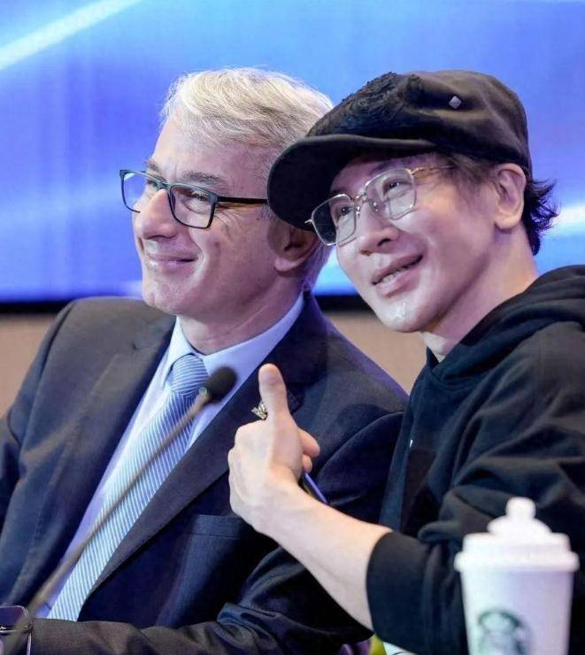 到一年“不良嗜好”已戒掉却略显憔悴瓦力棋牌试玩可喜可贺！刘谦抗癌不(图11)